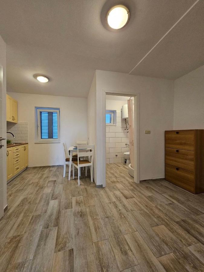 Apartman Lila Čunski Exterior photo